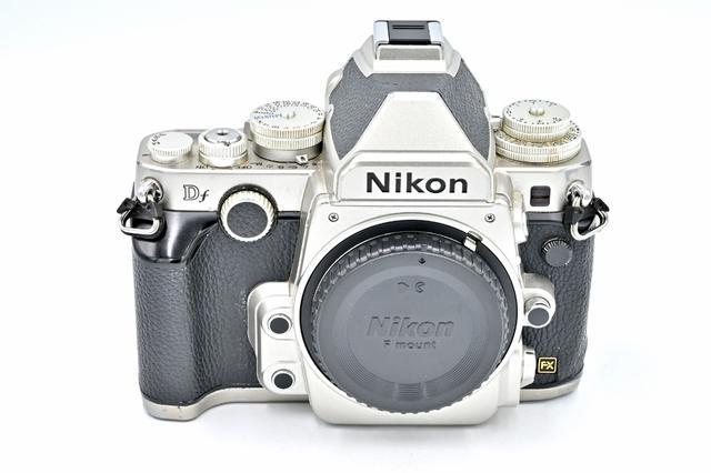 Зеркальный фотоаппарат Nikon Df Body silver (состояние 4-) (б/у)