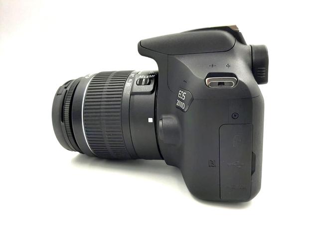 Зеркальный фотоаппарат Canon EOS 2000D Kit EF-S 18-55mm f/3.5-5.6 III (состояние 5) (б/у)